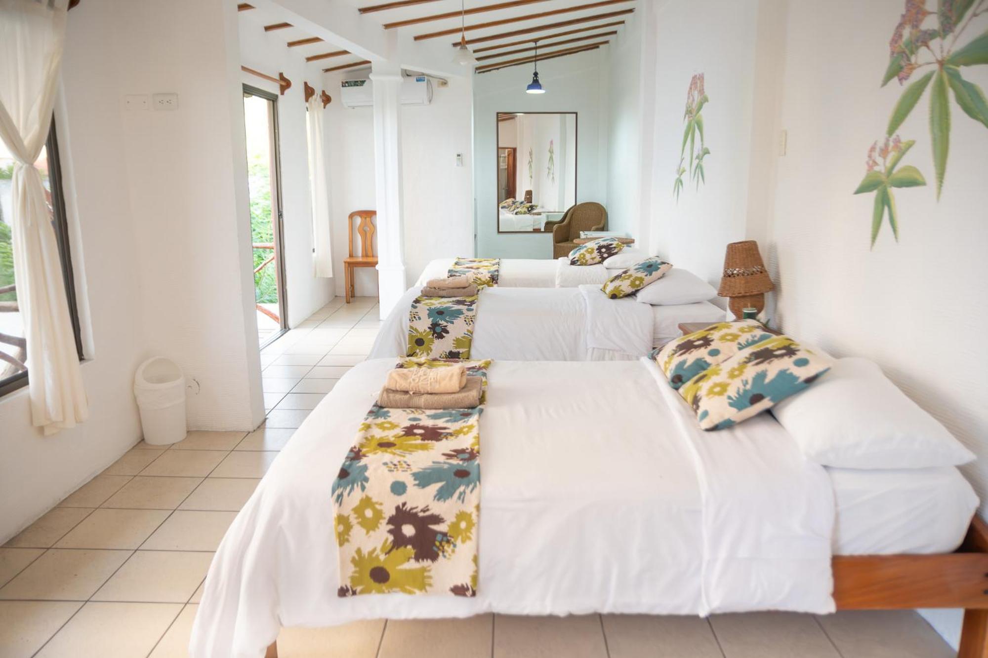 Hotel Miconia Puerto Baquerizo Moreno Bagian luar foto